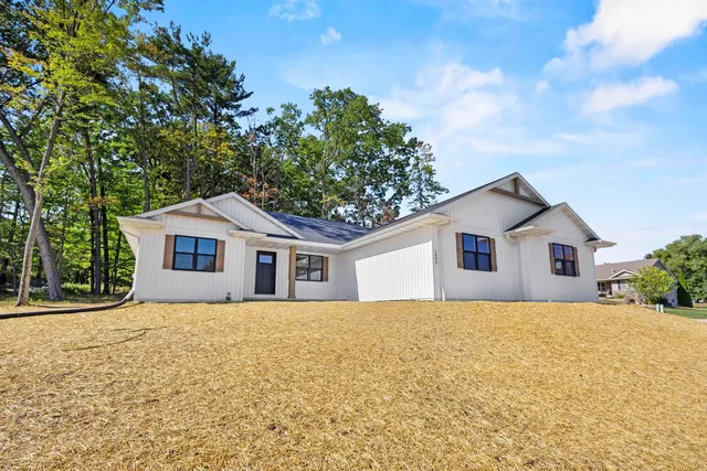 $549,900 | W173 Meadow Ridge Trail, Kaukauna, WI 54130