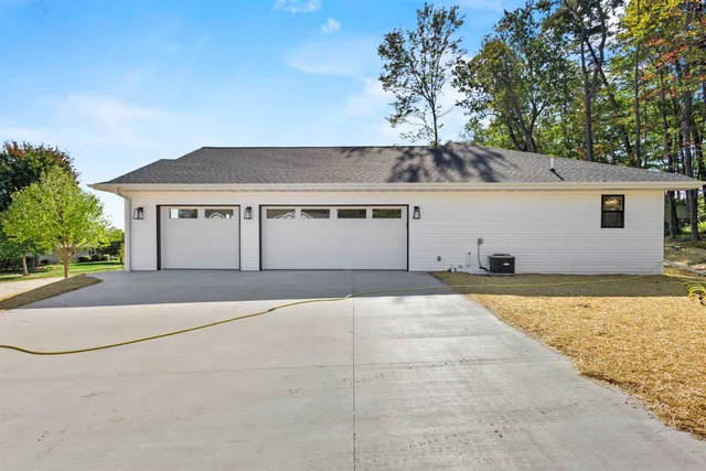$549,900 | W173 Meadow Ridge Trail, Kaukauna, WI 54130