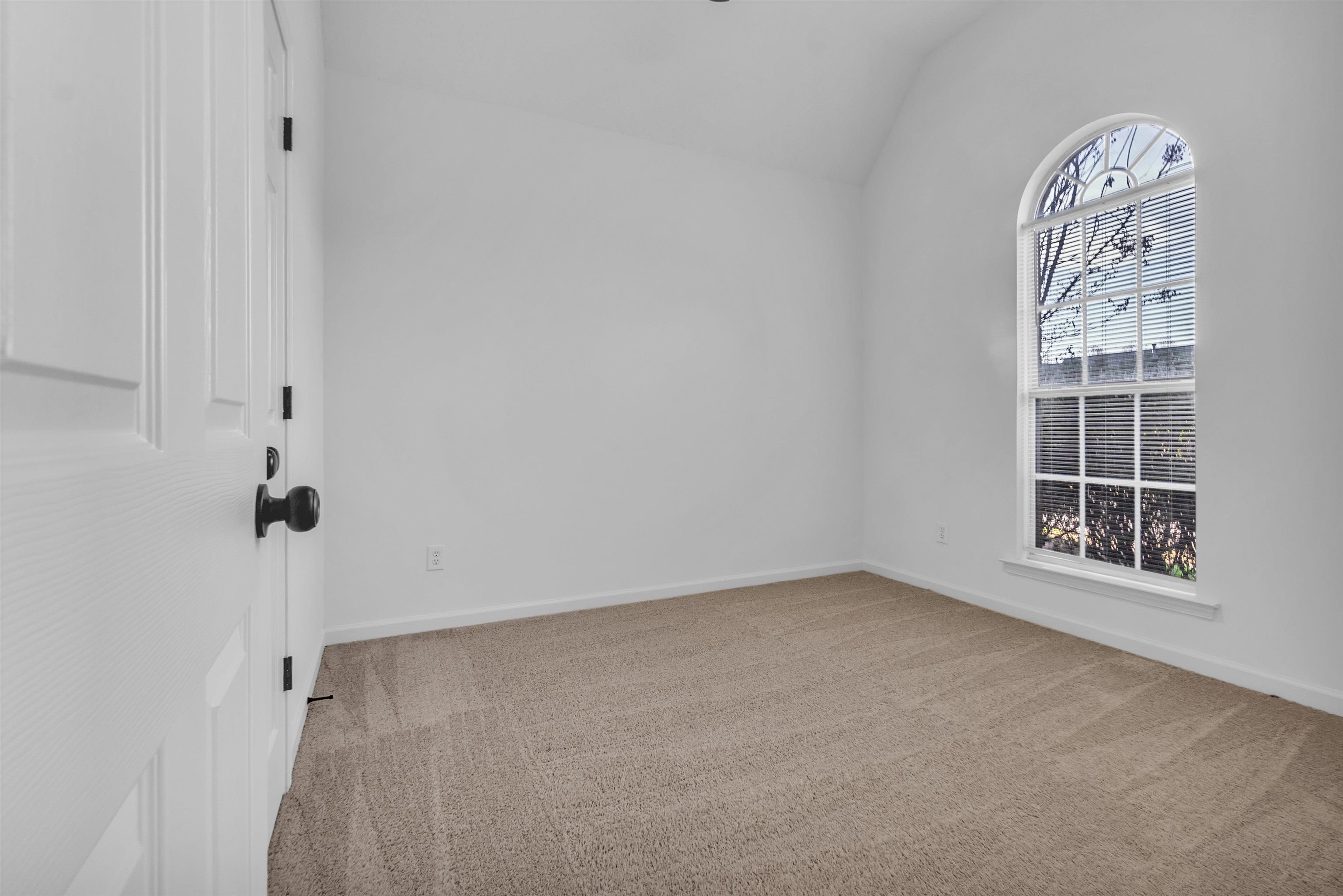 3904 August Moon Cove Memphis, TN 38135 - Photo 11 of 25 an empty room with windows
