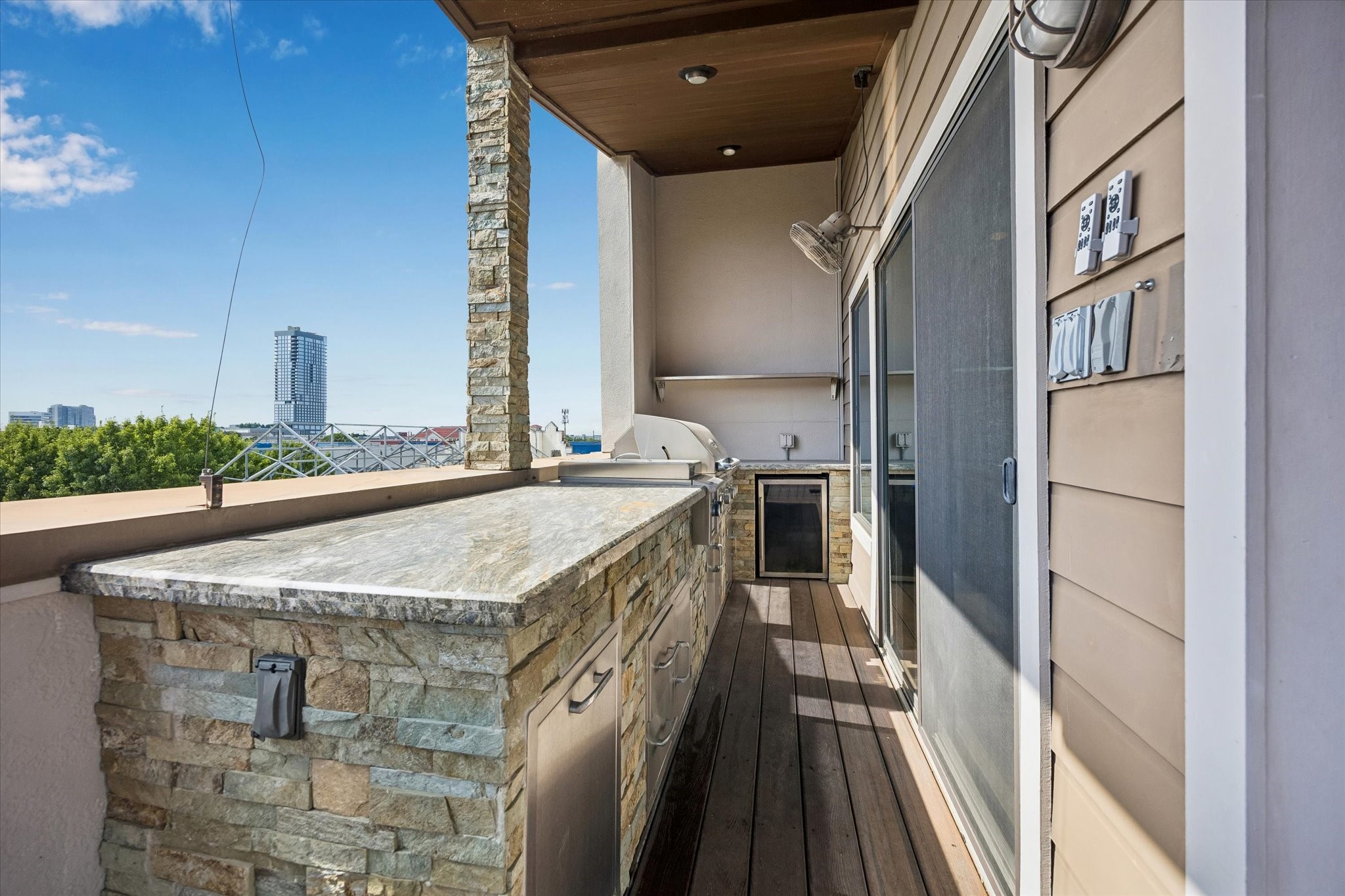 732 Ruthven Street Houston, TX 77019 - Photo 11 of 17 Outdoor kitchen with grill, sink and outdoor fridge
