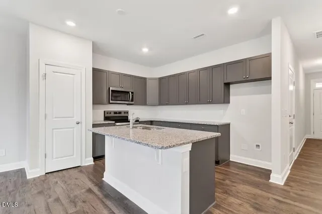 $266,990 | 552 Barrington Row Avenue, Zebulon, NC 27597