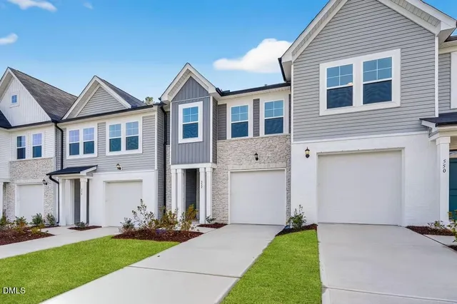 $266,990 | 552 Barrington Row Avenue, Zebulon, NC 27597