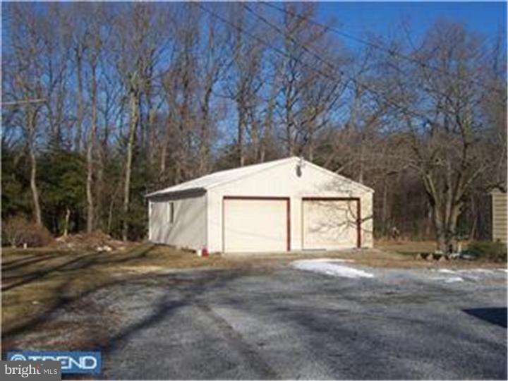 354 Whig Lane Road Pilesgrove, NJ 08098 - Photo 10 of 11 Garage