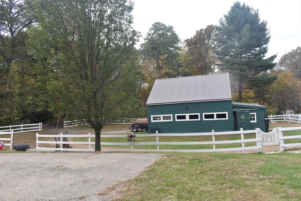 26 Mill Road North Brookfield, MA 01535 - Photo 2 of 21