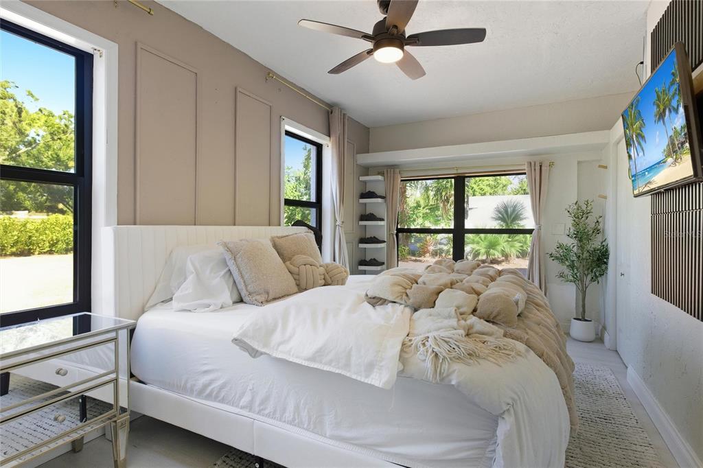 2826 Marlette Street Sarasota, FL 34231 - Photo 10 of 38