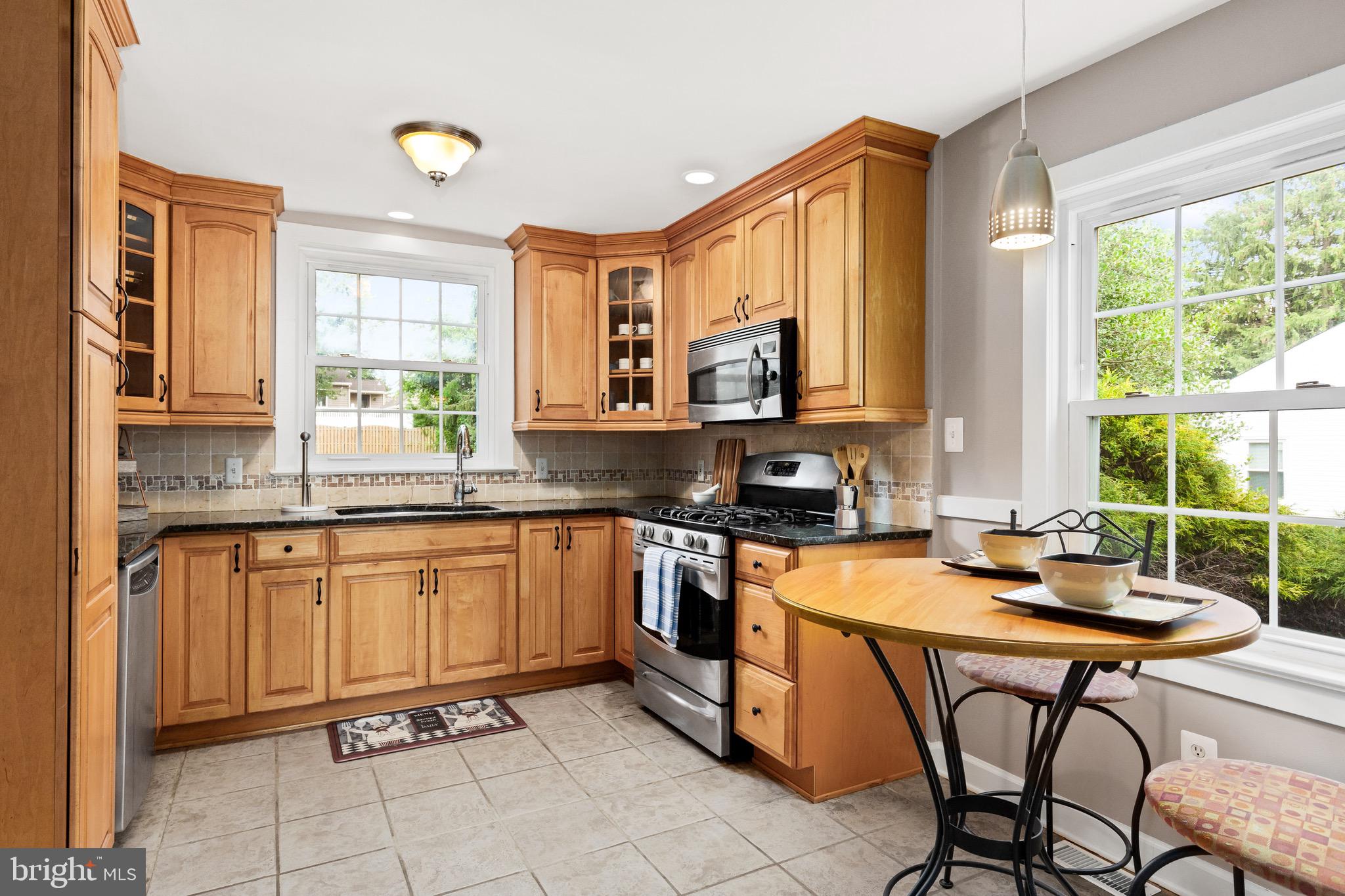 112 Roxboro Road Trenton, NJ 08648 - Photo 11 of 36