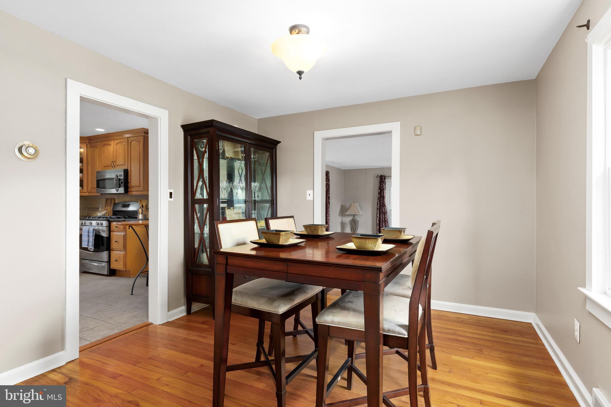 112 Roxboro Road Trenton, NJ 08648 - Photo 9 of 36