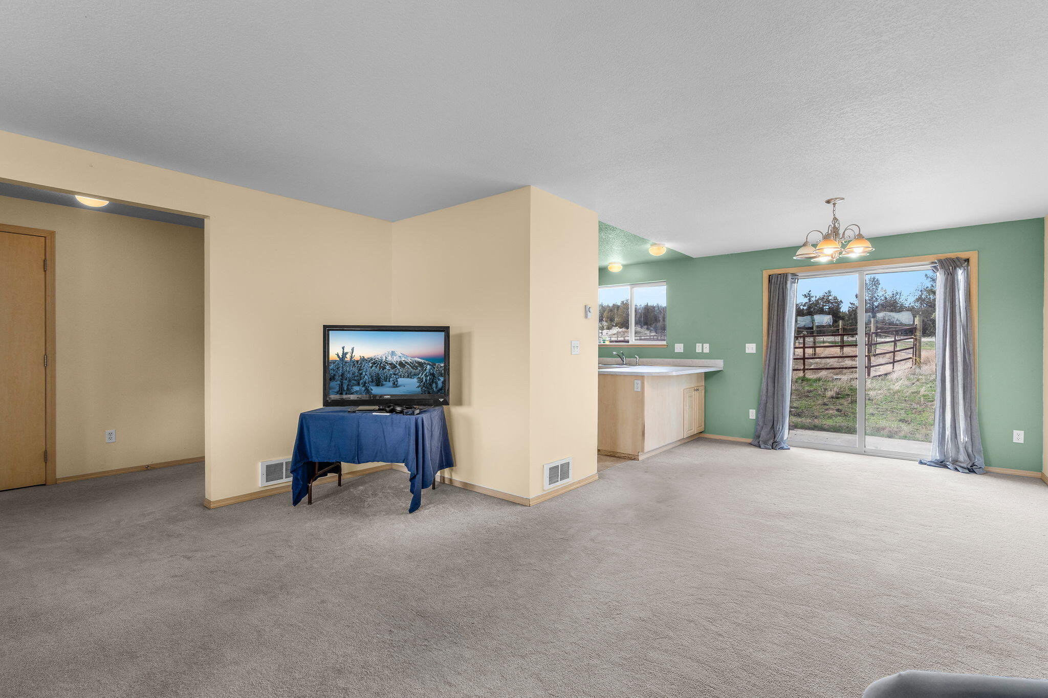 12263 Southeast Bridge Road Prineville, OR 97754 - Photo 4 of 55 2025_03_26_12263_se_bridge_road_pv-25