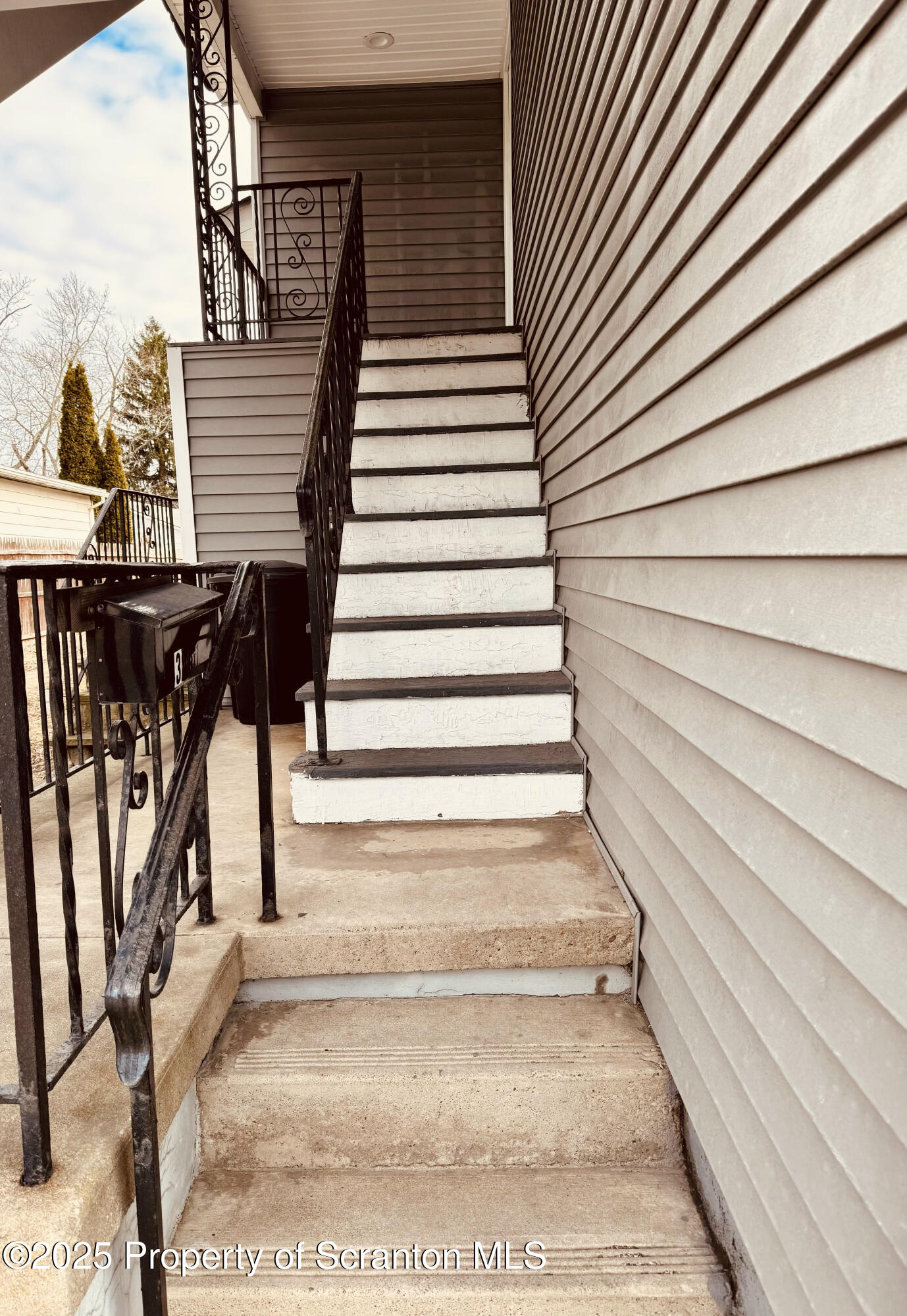 200 Dunmore Street, Unit 3 Throop, PA 18512 - Photo 7 of 9 a view of entryway