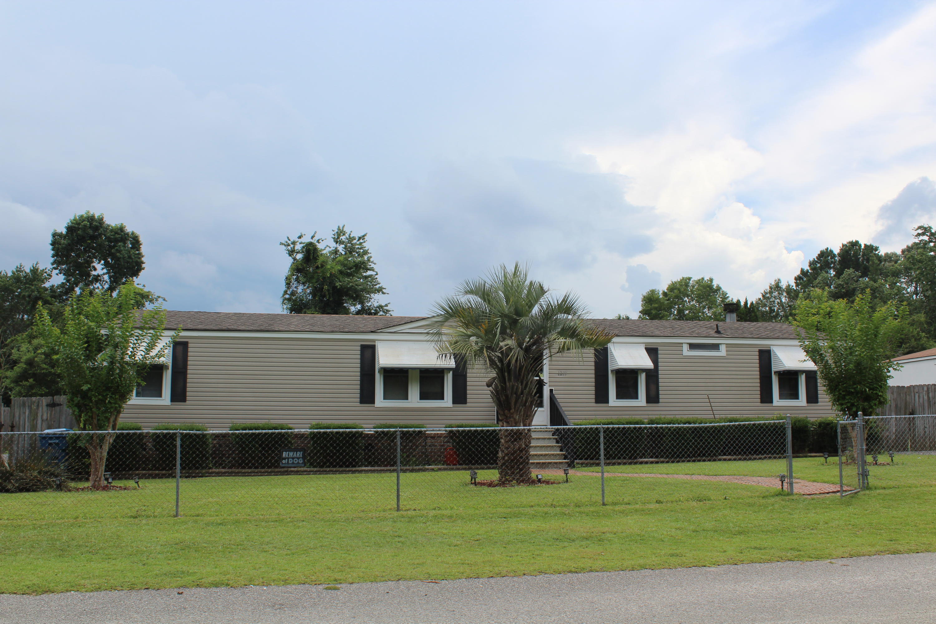 1277 Jerry Way Summerville, SC 29486 - Photo 4 of 39 IMG_6738