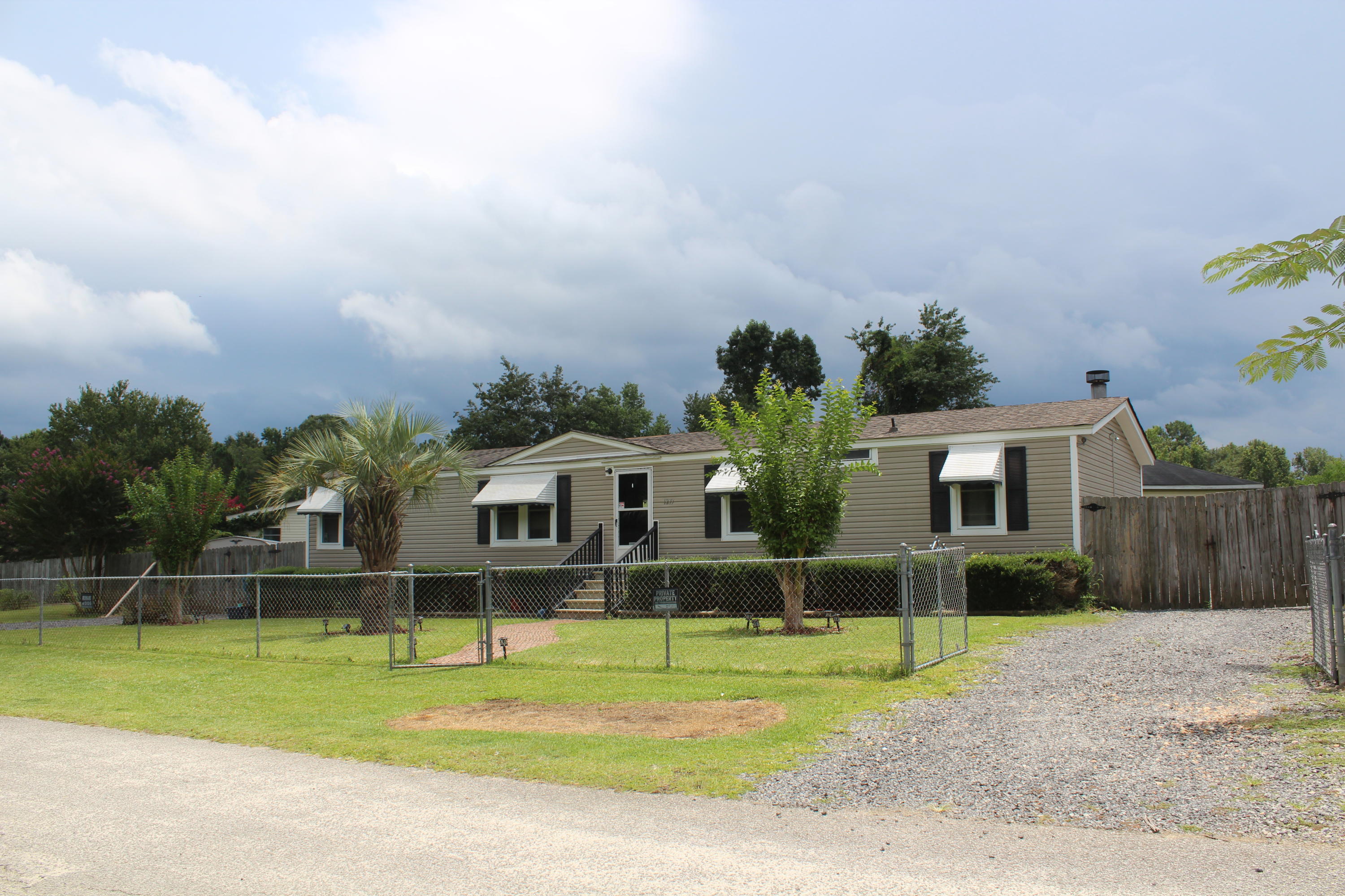 1277 Jerry Way Summerville, SC 29486 - Photo 5 of 39 IMG_6740
