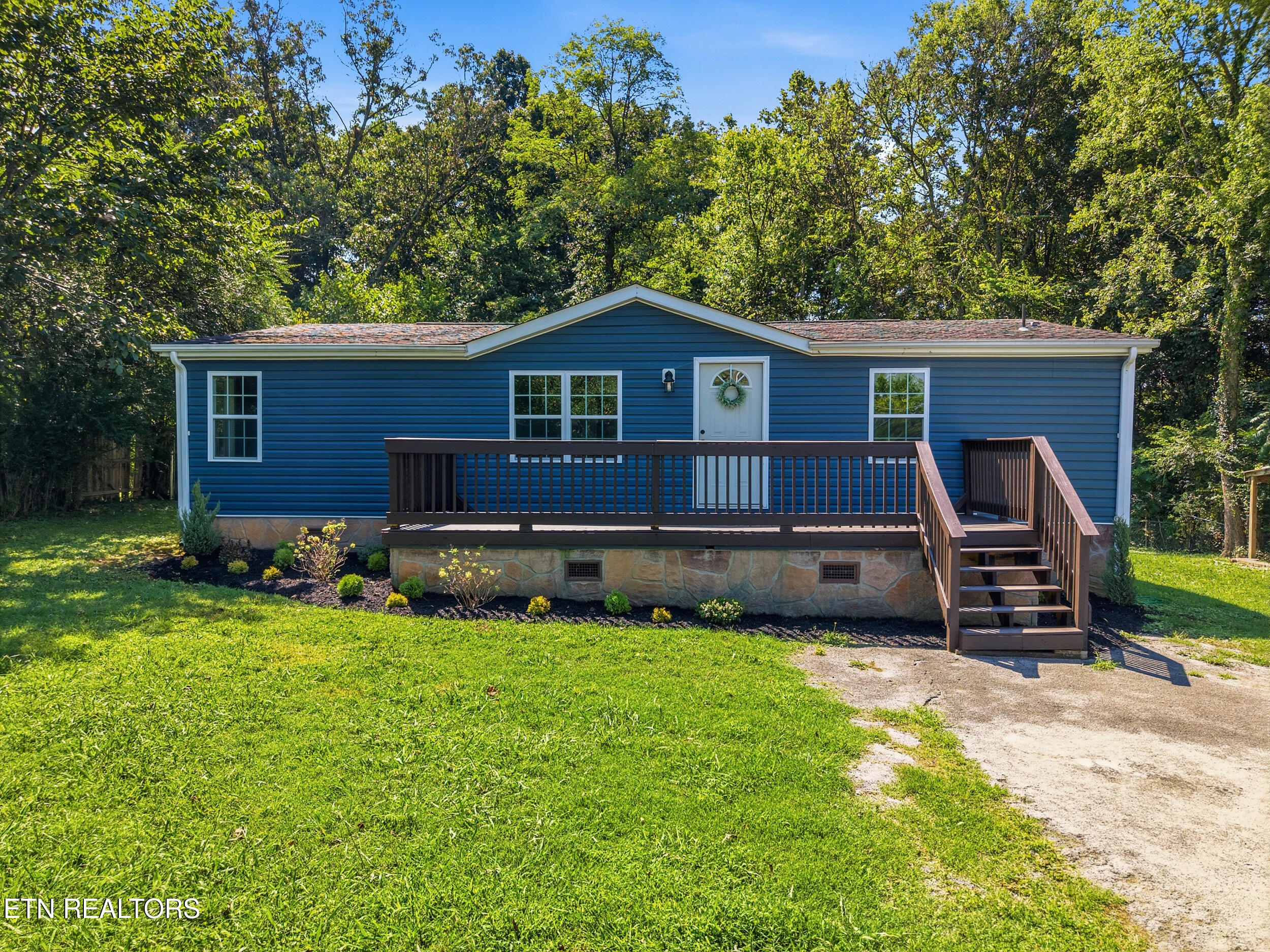 2649 Shipetown Road Mascot, TN 37806 - Photo 3 of 34 001