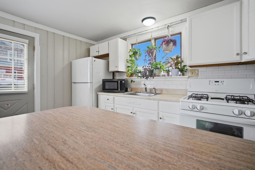 77 Locust Street Holyoke, MA 01040 - Photo 12 of 34 Gallery Image 12