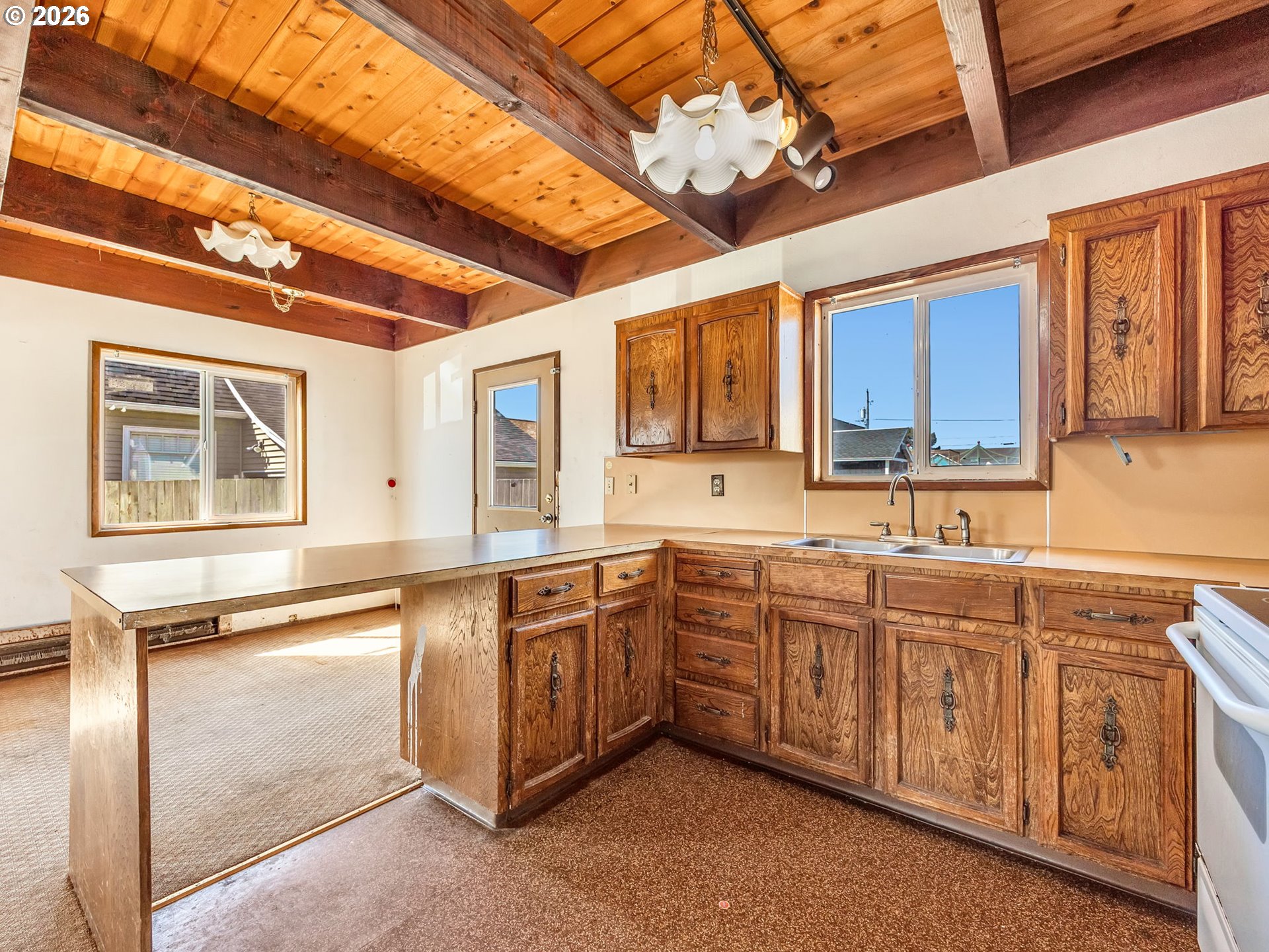 830 2nd Avenue Seaside, OR 97138 - Photo 12 of 38 Kitchen
