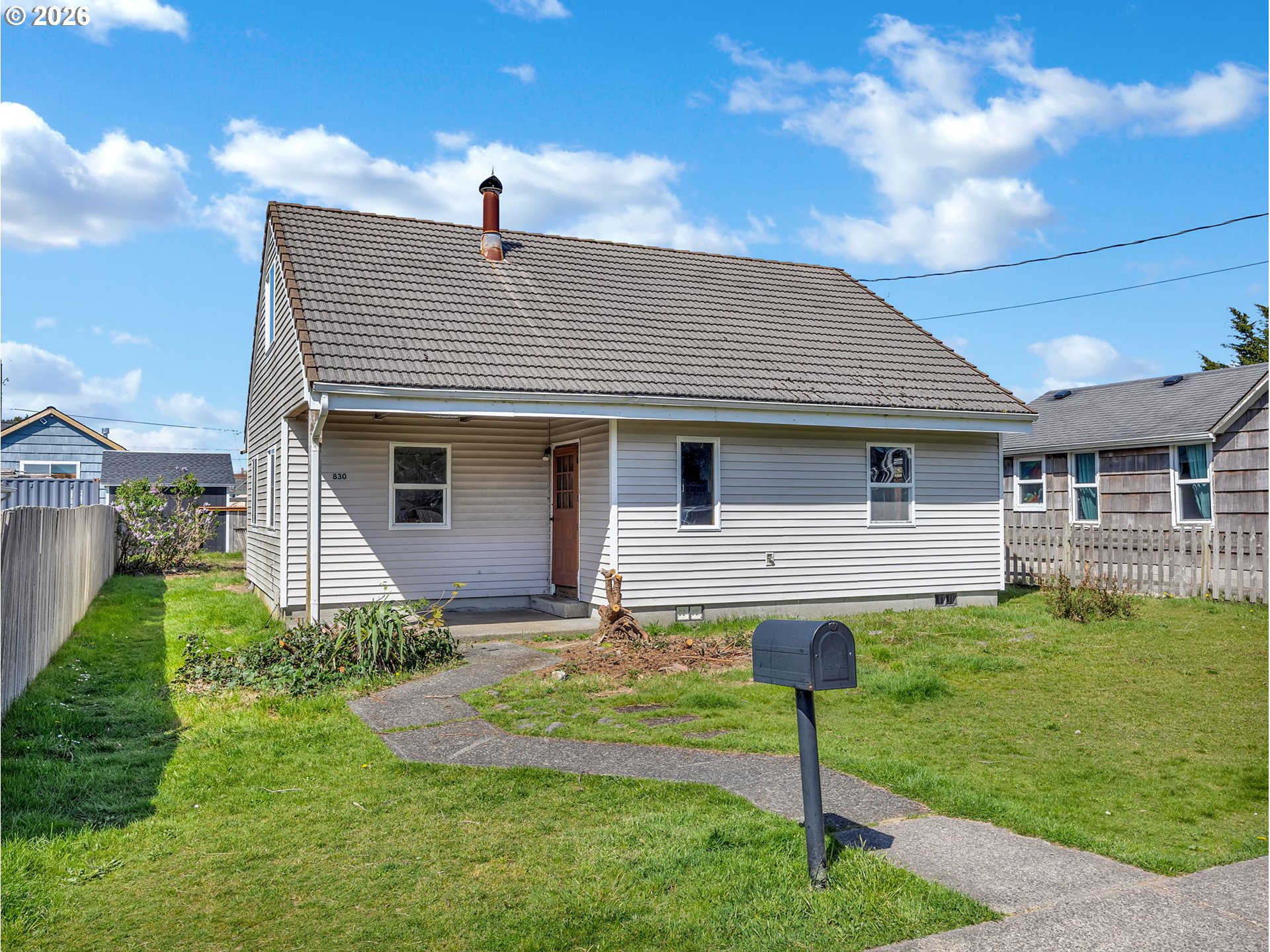 830 2nd Avenue Seaside, OR 97138 - Photo 2 of 38 Front Yard