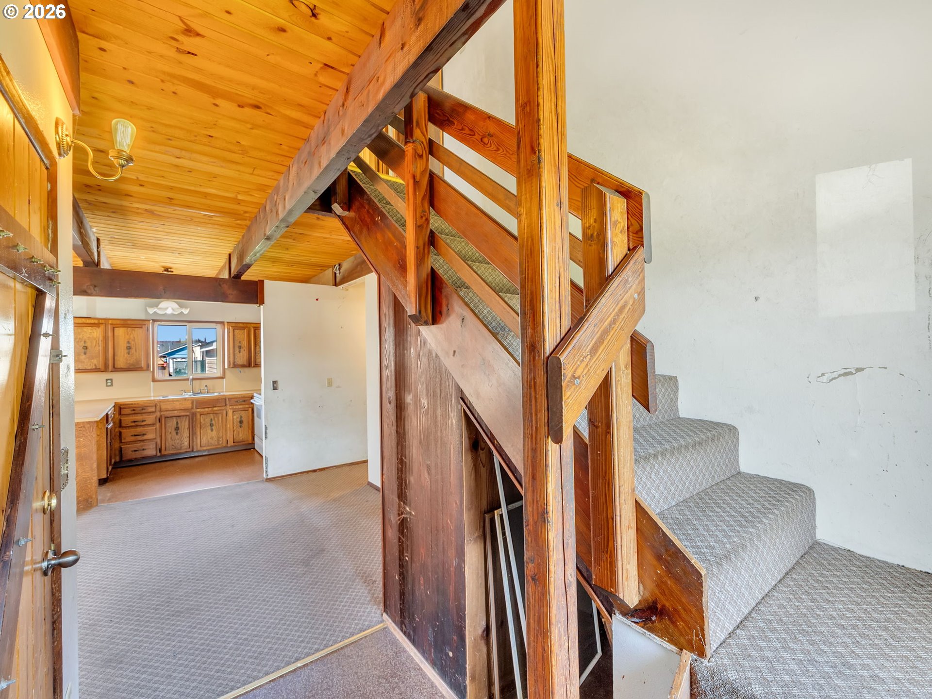 830 2nd Avenue Seaside, OR 97138 - Photo 22 of 38 Staircase