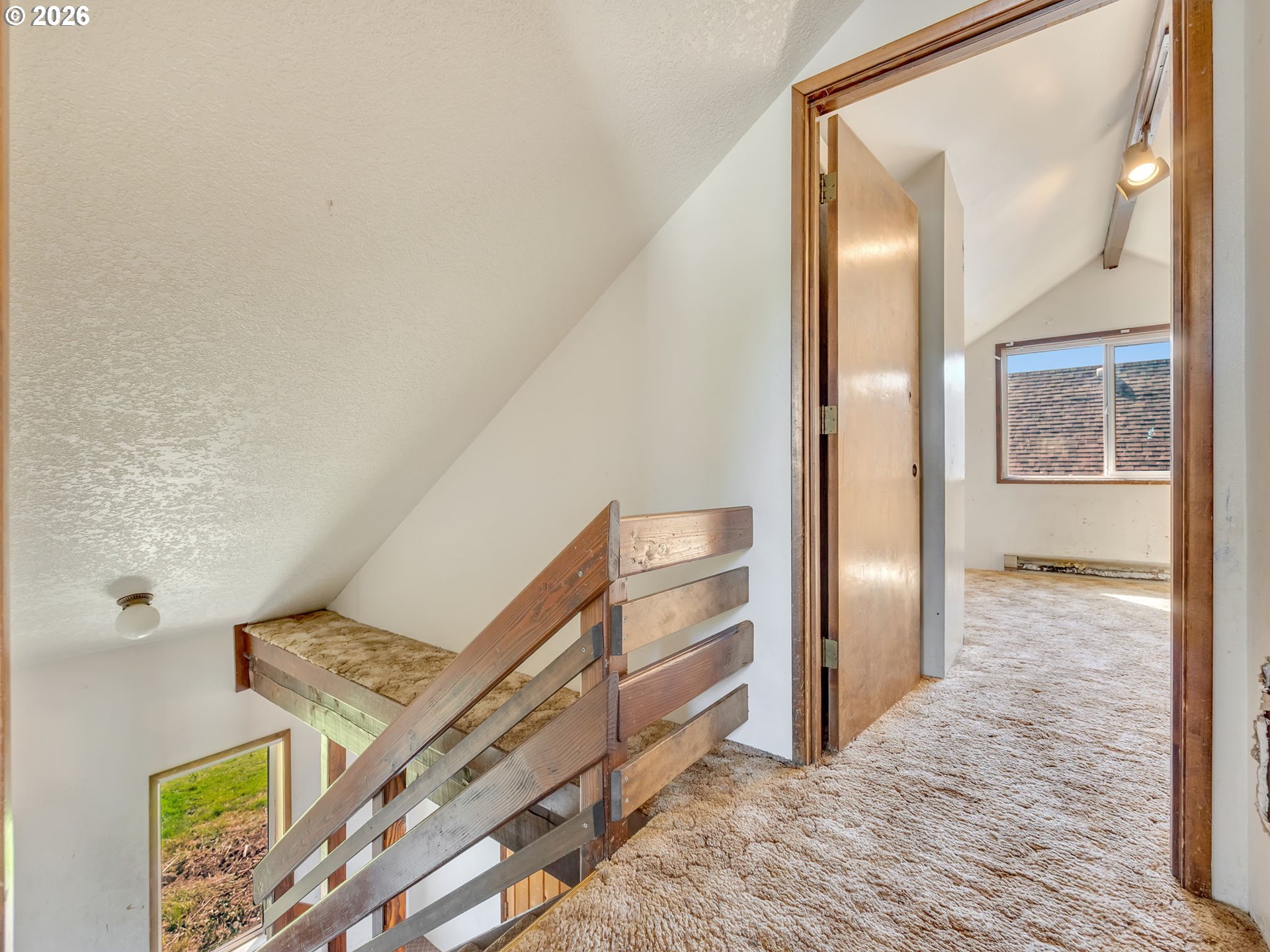 830 2nd Avenue Seaside, OR 97138 - Photo 24 of 38 Hallway