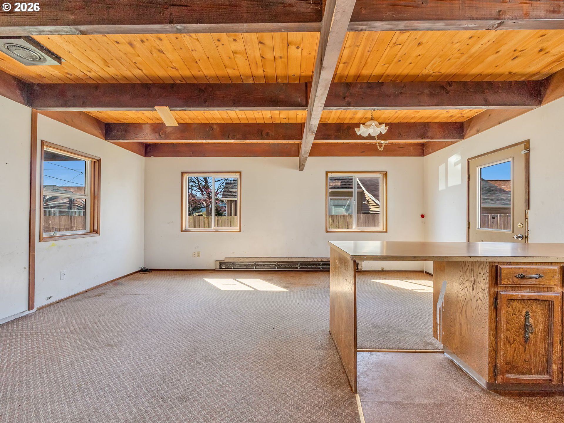 830 2nd Avenue Seaside, OR 97138 - Photo 7 of 38 Living Room