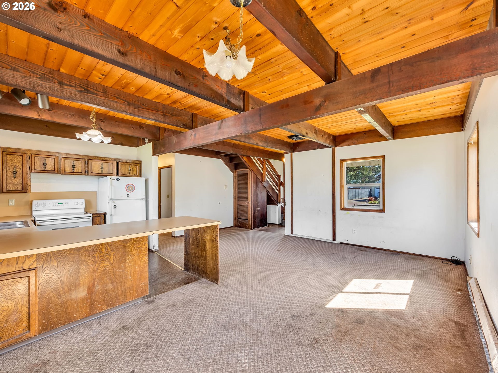 830 2nd Avenue Seaside, OR 97138 - Photo 9 of 38 Living Room