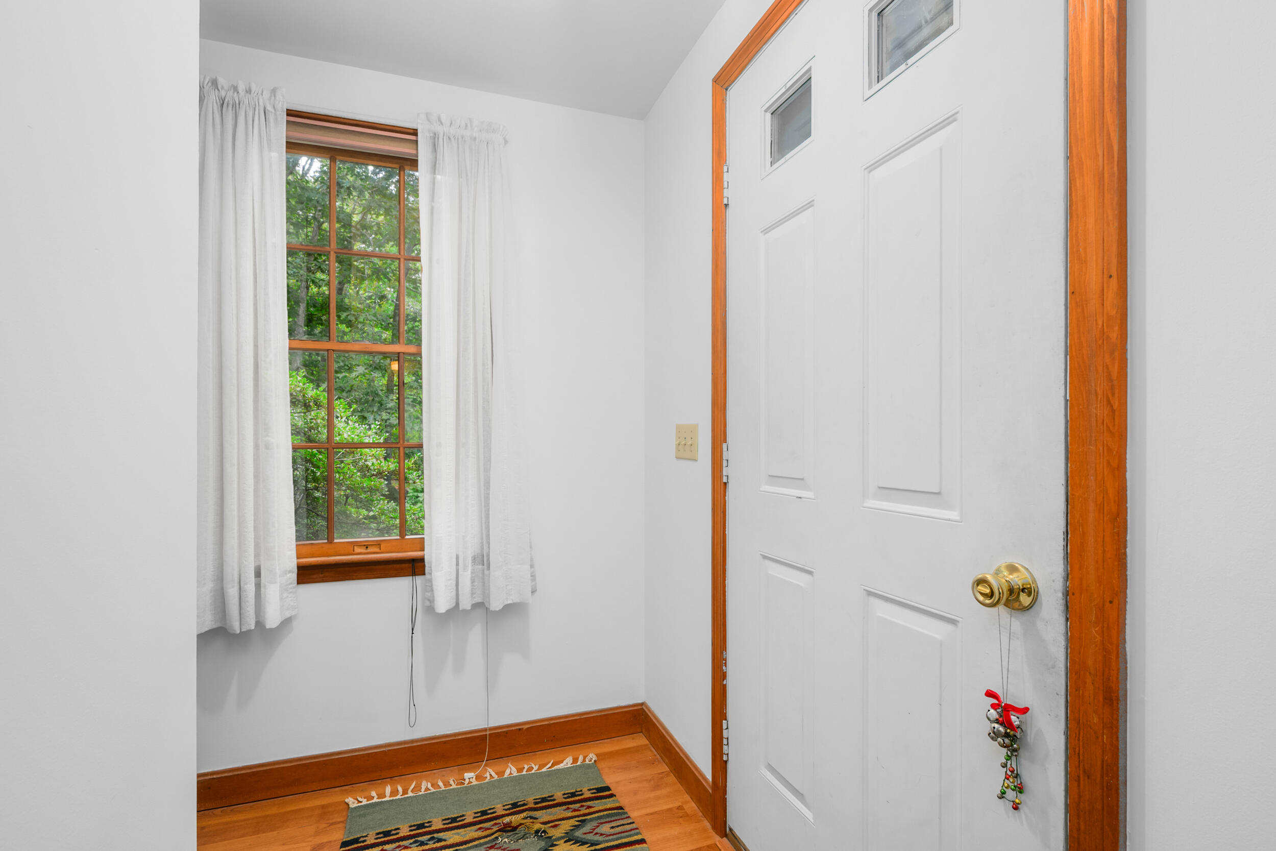 153 Red Fawn Road Brewster, MA 02631 - Photo 12 of 28 a bathroom with a window