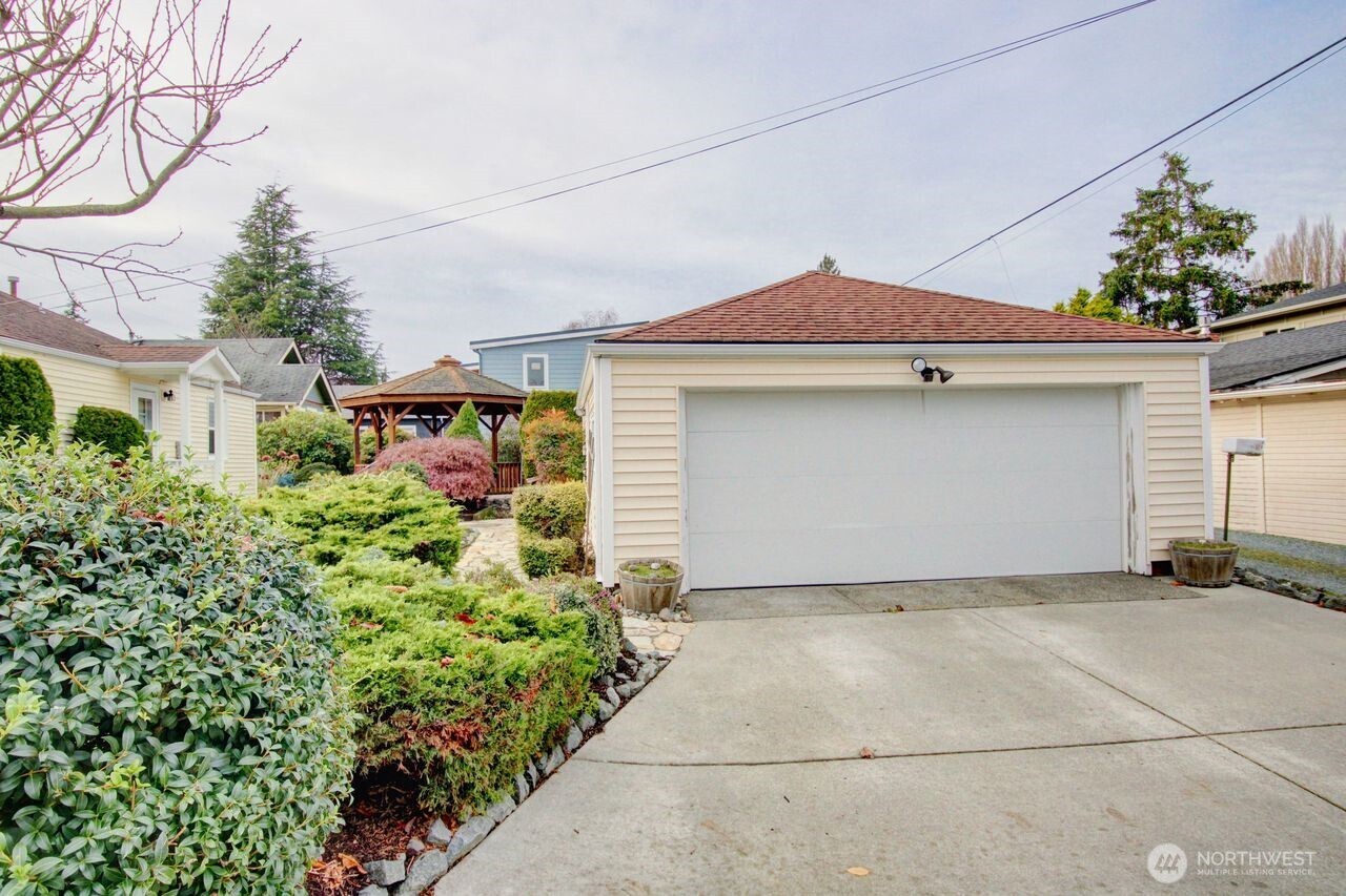 1102 17th Street Anacortes, WA 98221 - Photo 2 of 23