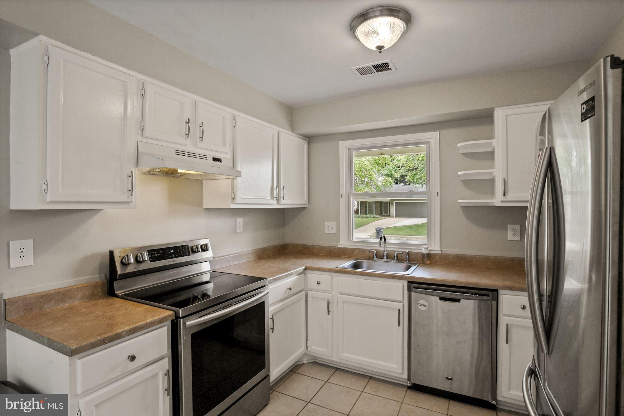 4338 Rolling Stone Way Alexandria, VA 22306 - Photo 12 of 37 Kitchen
