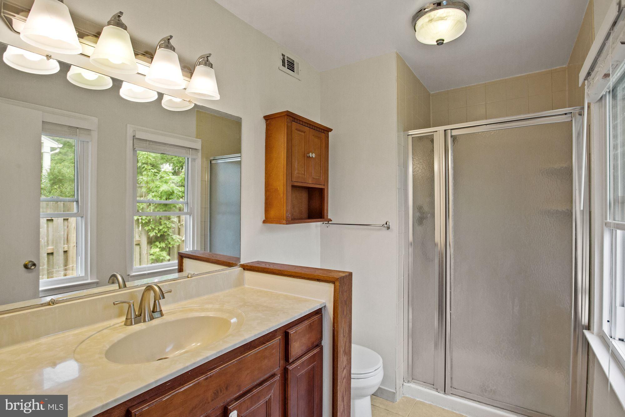 4338 Rolling Stone Way Alexandria, VA 22306 - Photo 23 of 37 Primary Ensuite Bath