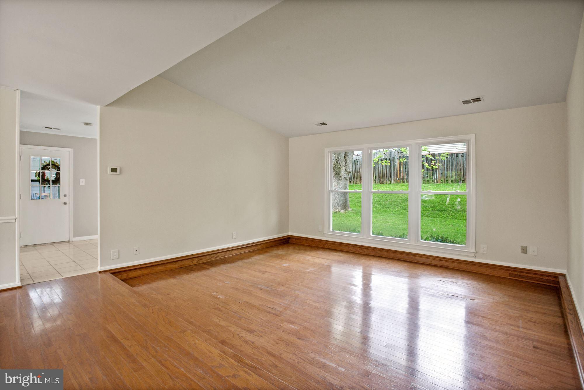 4338 Rolling Stone Way Alexandria, VA 22306 - Photo 3 of 37 Vaulted Ceilings in Living Room!