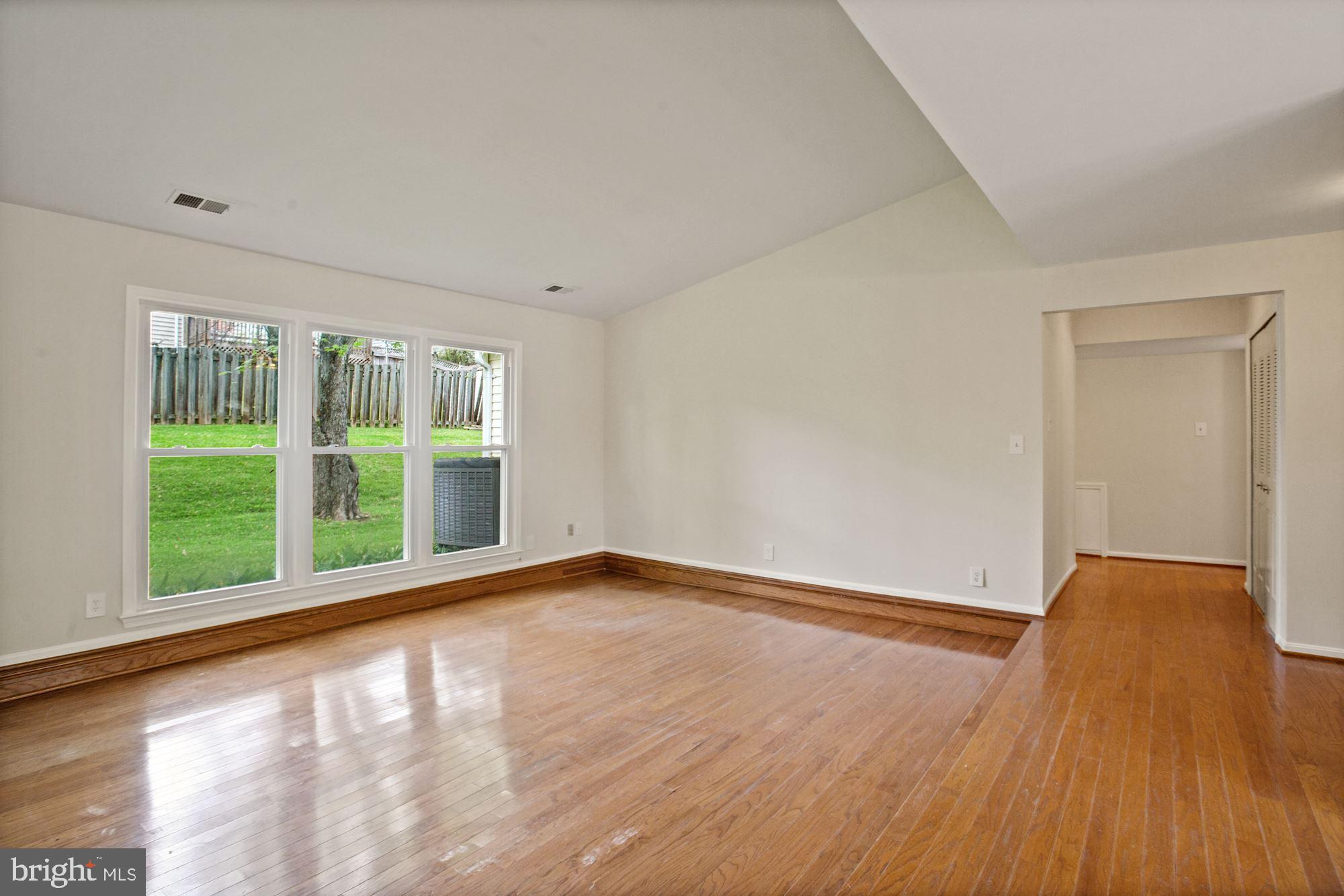 4338 Rolling Stone Way Alexandria, VA 22306 - Photo 4 of 37 Vaulted Ceilings in Living Room!