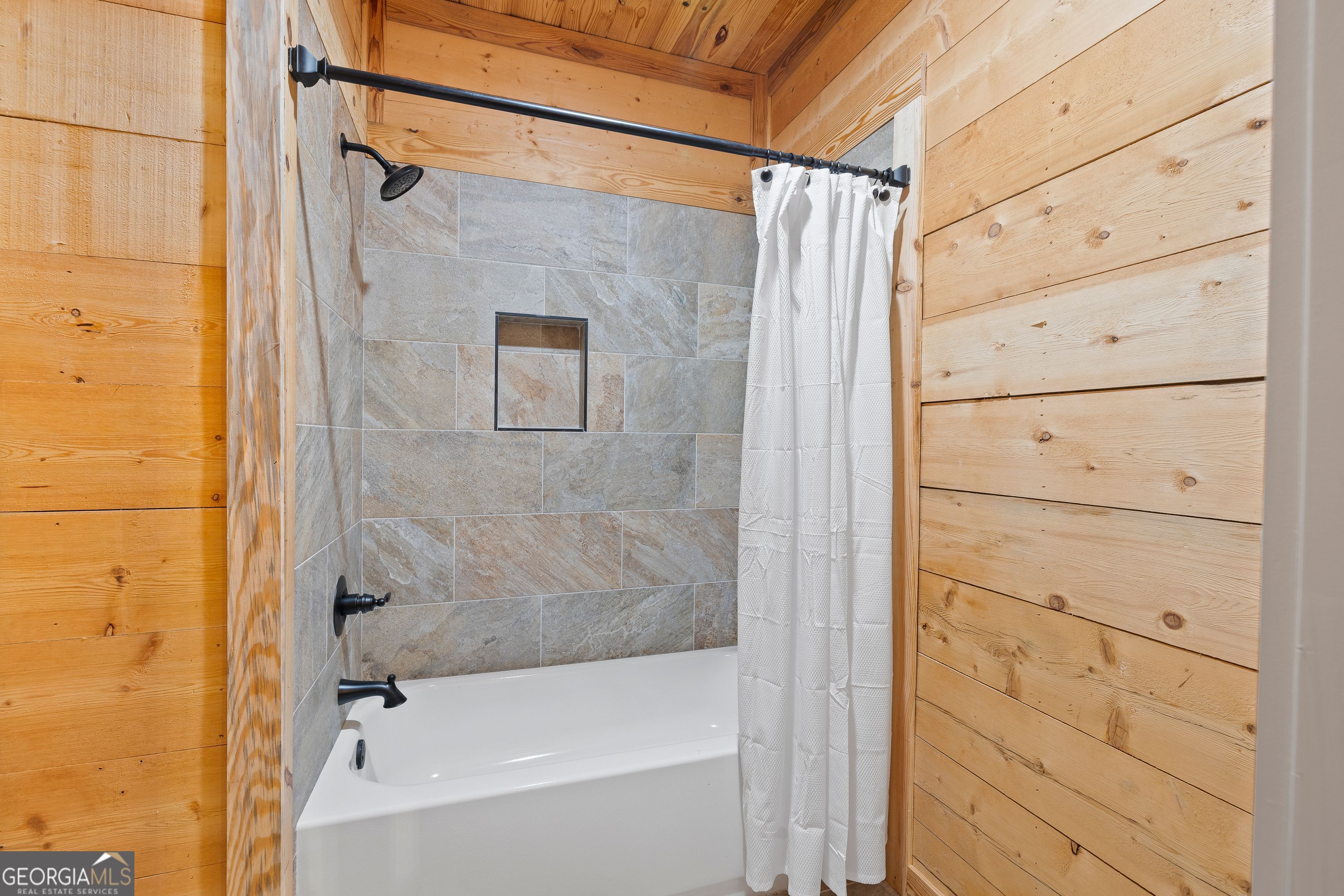 130 North Wesley Chapel Road Eatonton, GA 31024 - Photo 39 of 45 a bathroom with a bathtub and a shower