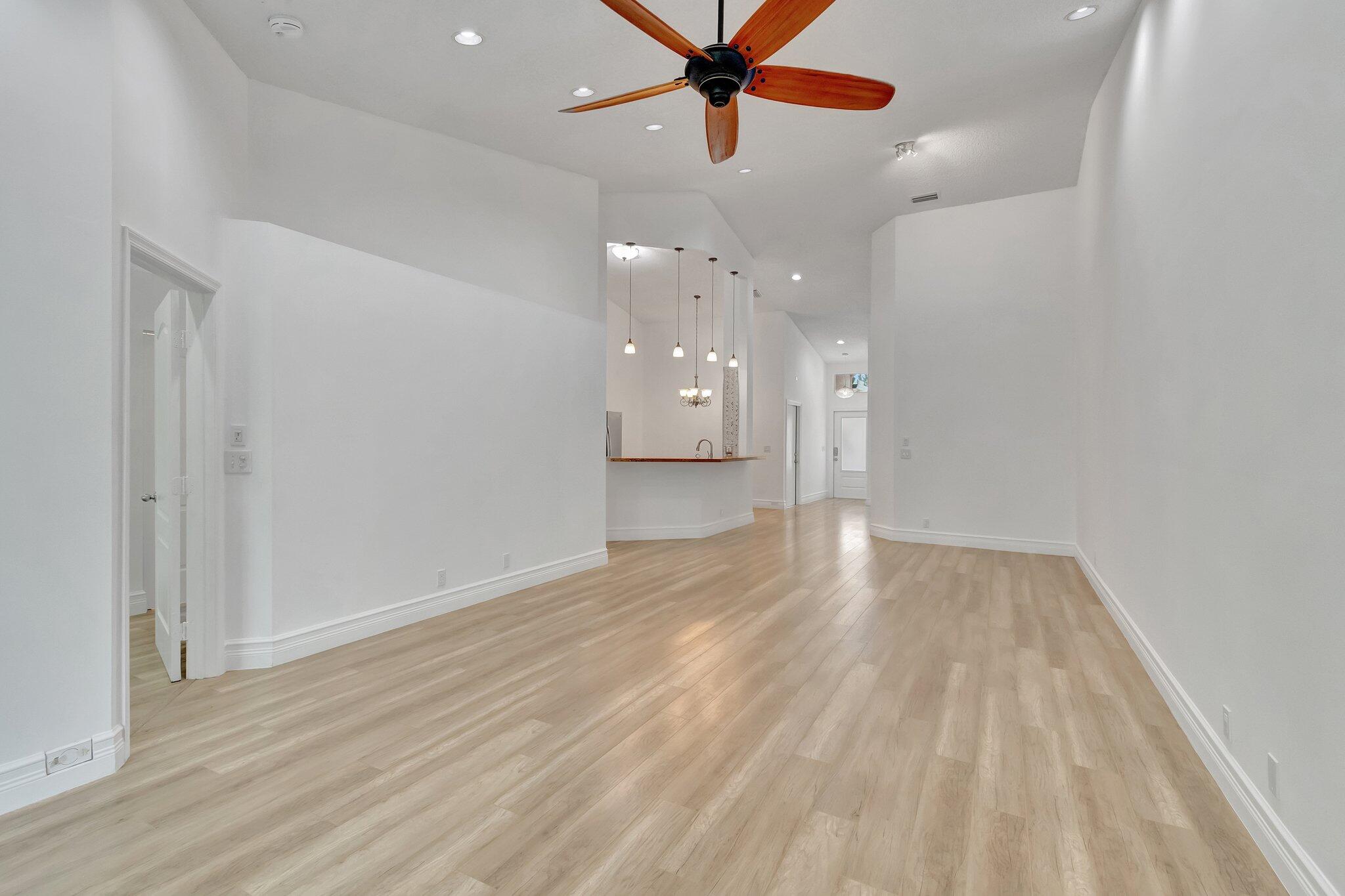 9237 Vineland Court, Unit F Boca Raton, FL 33496 - Photo 7 of 53 LIVING ROOM