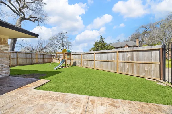 $3,000 | 4530 T C Jester Boulevard, Houston, TX 77018