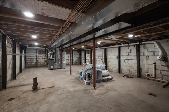 $179,900 | 1424 South Liberty Street, Independence, MO 64055