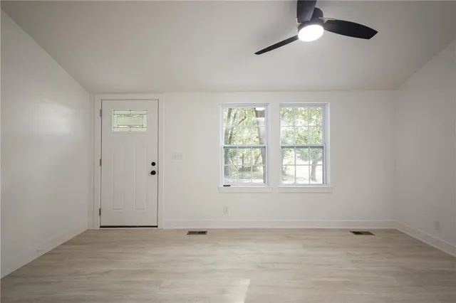 $179,900 | 1424 South Liberty Street, Independence, MO 64055