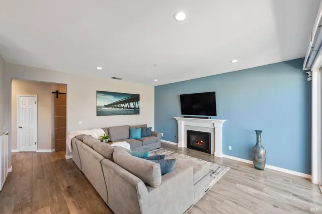 $1,645,000 | 90 South Newport Drive, Napa, CA 94559