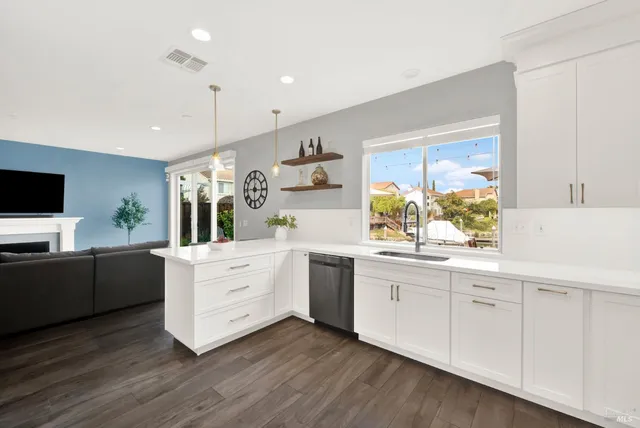 $1,645,000 | 90 South Newport Drive, Napa, CA 94559