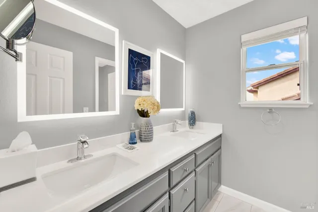 $1,645,000 | 90 South Newport Drive, Napa, CA 94559