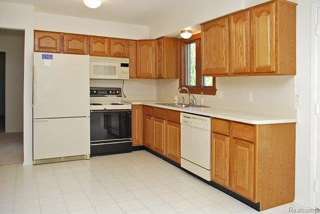 45220 Rector Drive Canton, MI 48188 - Photo 3 of 13 Updated Kitchen
