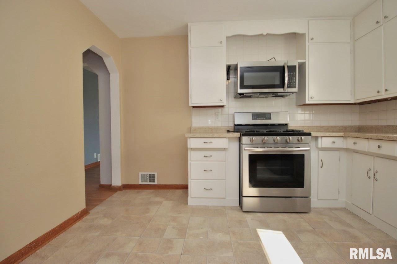 1422 Tennell Road Pekin, IL 61554 - Photo 9 of 33 Gallery Image 9