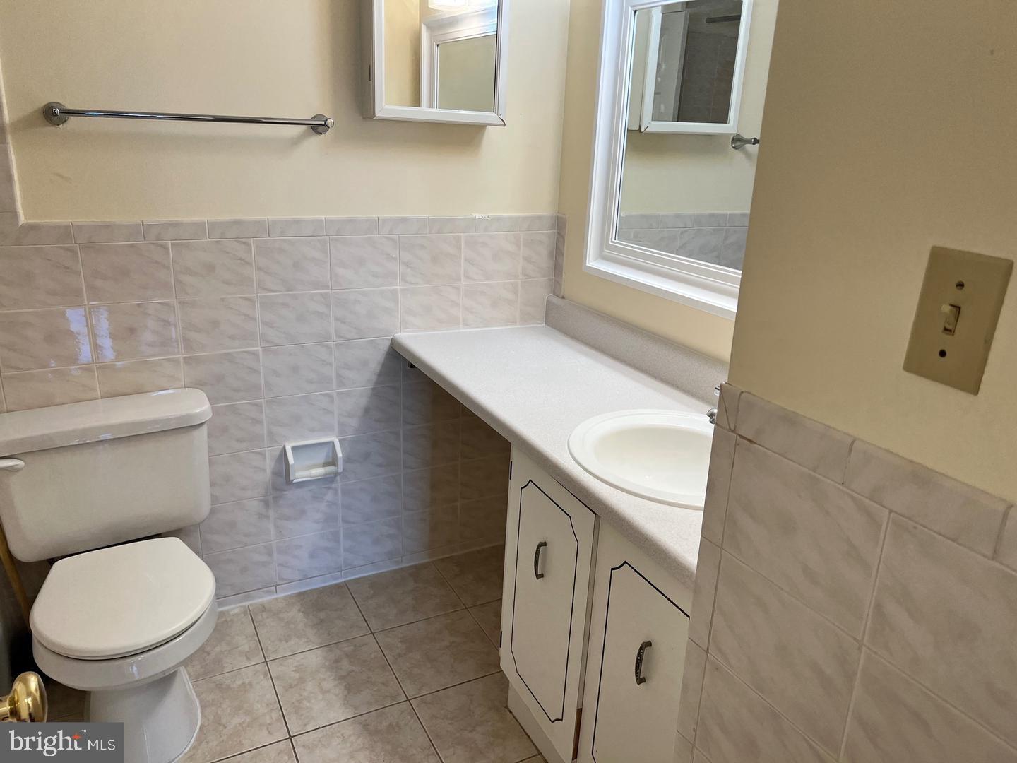 7927 Mandan Road, Unit 301 Greenbelt, MD 20770 - Photo 16 of 20 Bathroom #1
