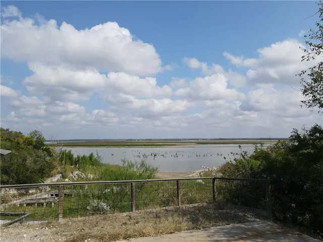 $1,450 | 560 South Vista Drive, Sandia, TX 78383