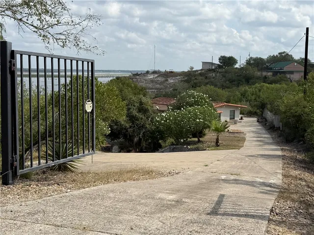 $1,550 | 560 South Vista Drive, Sandia, TX 78383