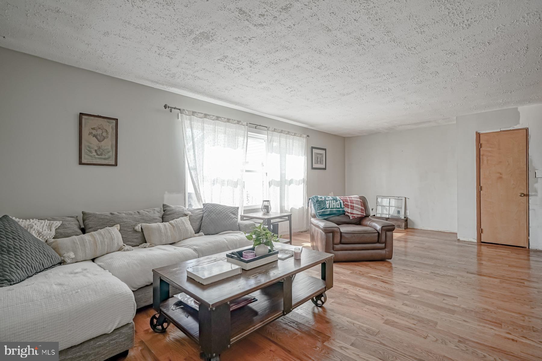 15 Nottingham Road Pennsville, NJ 08070 - Photo 10 of 35 Living room
