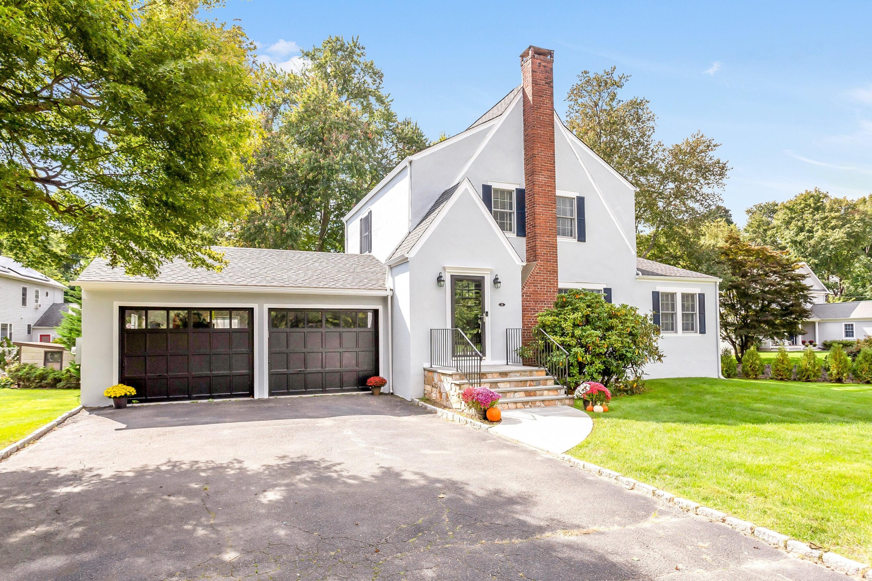 23 Renshaw Road Darien, CT 06820 - Photo 2 of 34 a view of a house with backyard and porch