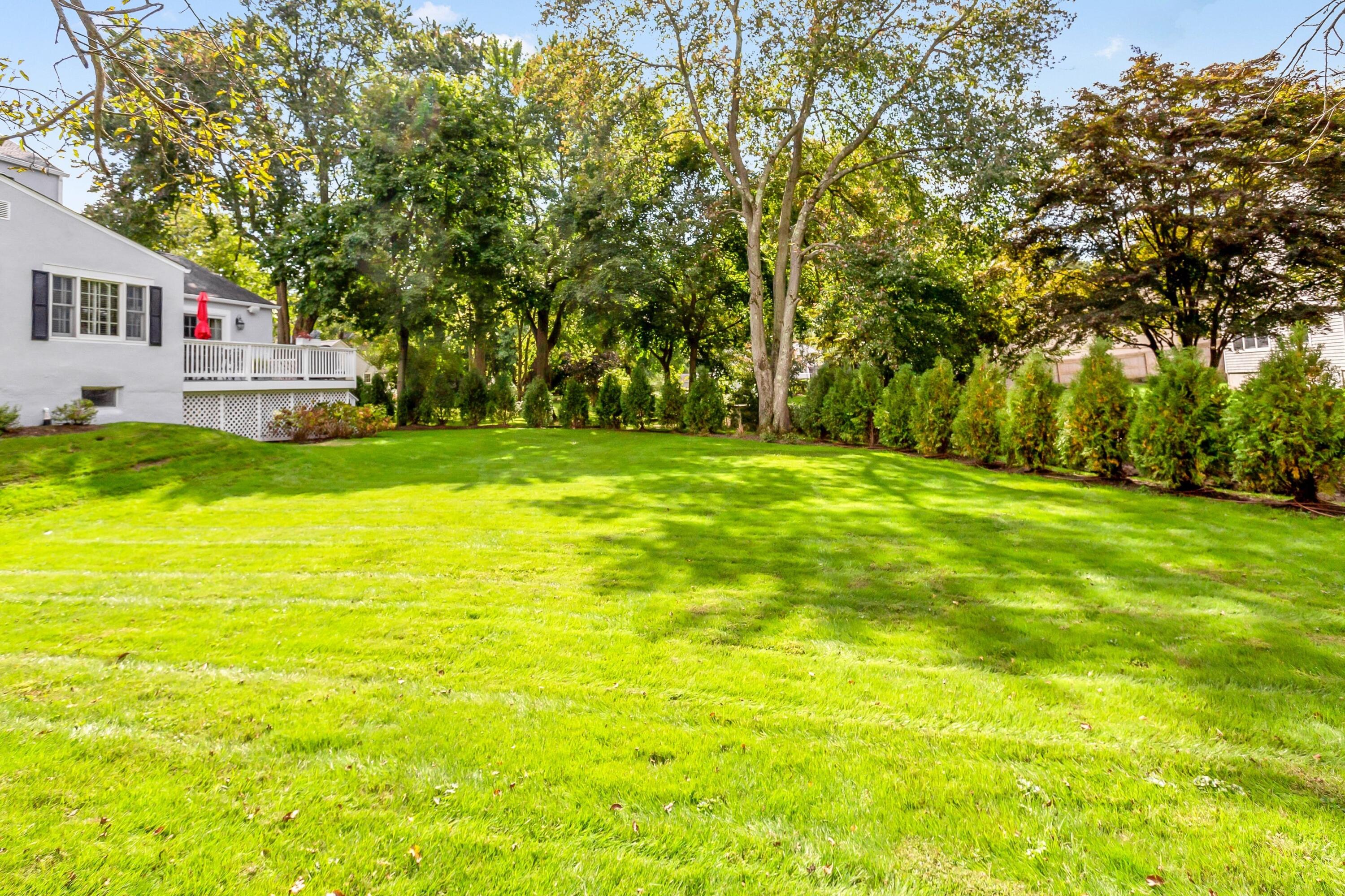 23 Renshaw Road Darien, CT 06820 - Photo 27 of 34 a swimming pool with trees in the background