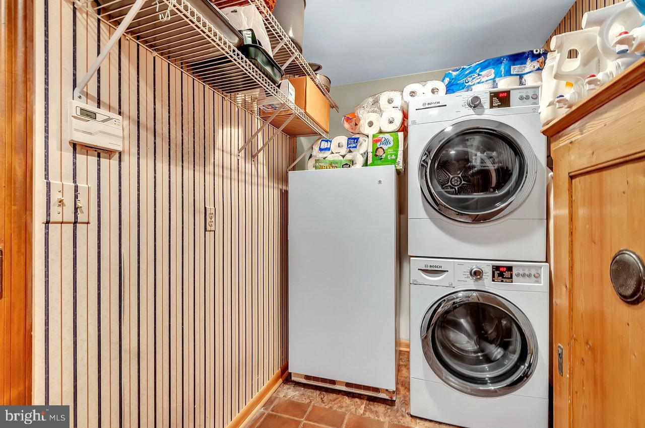 145 White Pine Road Chesterfield, NJ 08515 - Photo 18 of 48 a utility room with dryer and washer