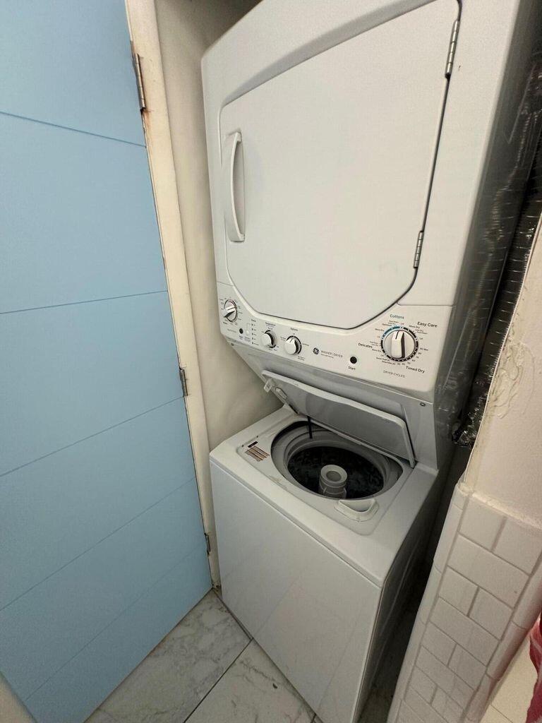 3 Meridian Avenue Key Largo, FL 33037 - Photo 10 of 18 a utility room with dryer and washer