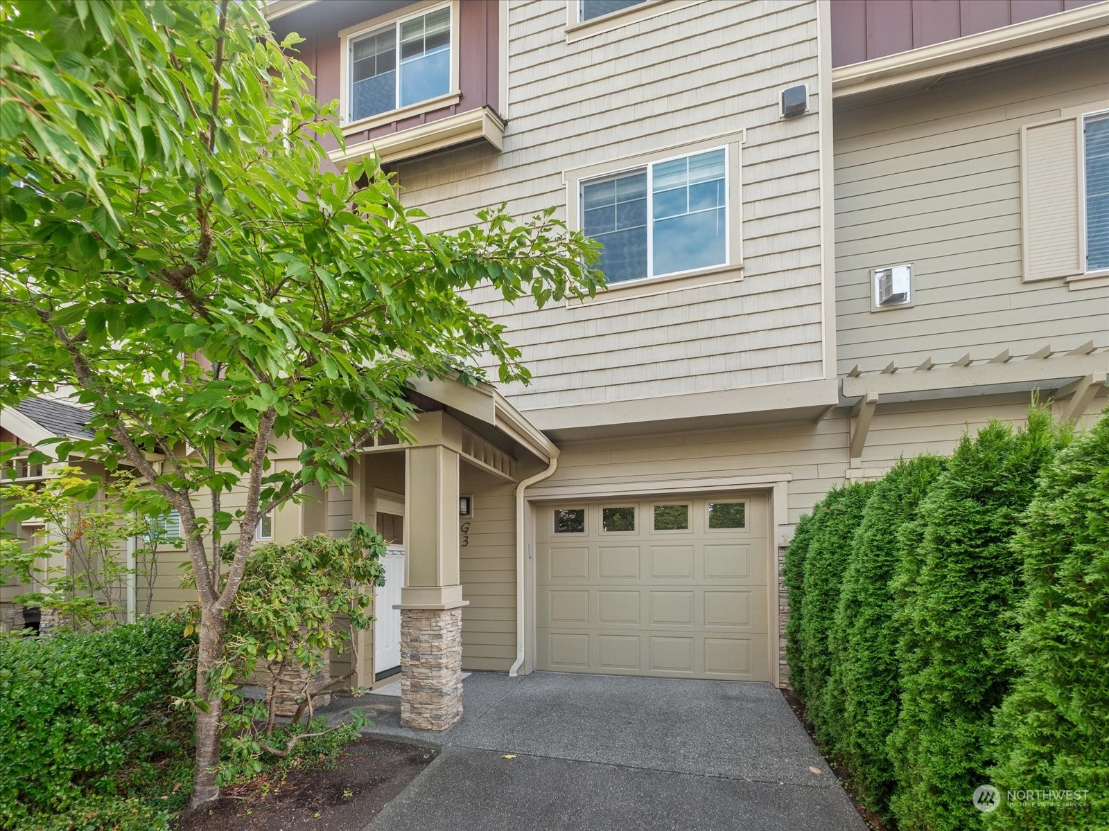4625 Northeast 3rd Lane, Unit G3 Renton, WA 98059 - Photo 39 of 40 a front view of a house with garden