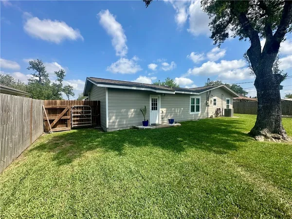 $210,000 | 707 Tallow Drive, Refugio, TX 78377