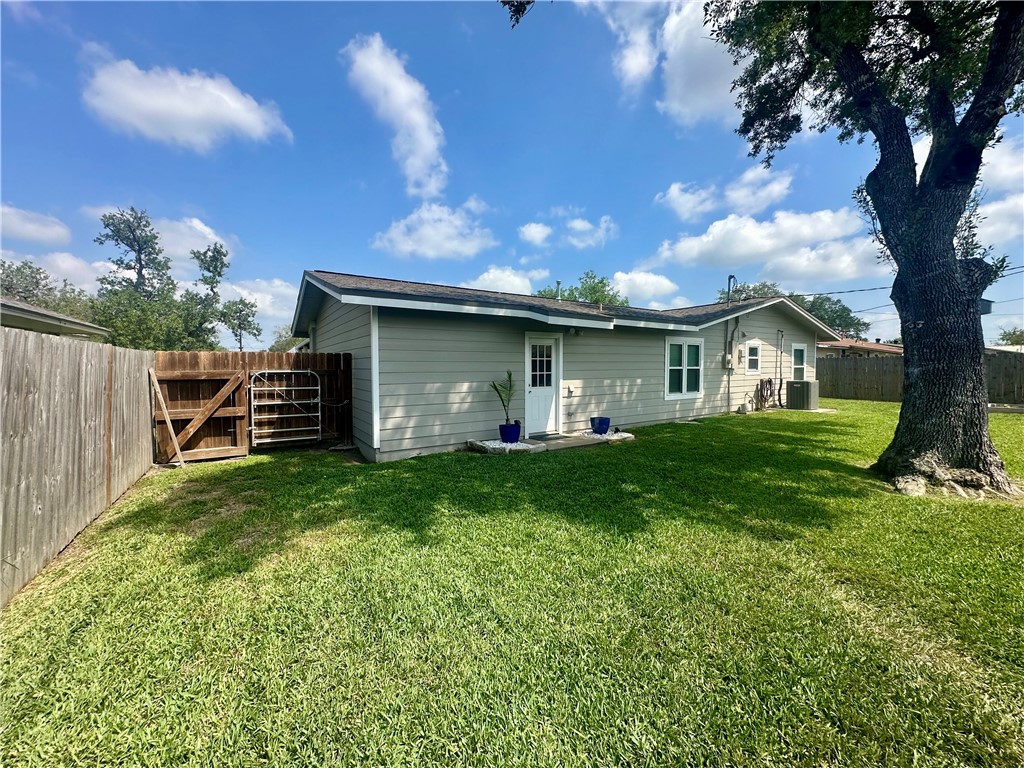 707 Tallow Drive Refugio, TX 78377 - Photo 19 of 32